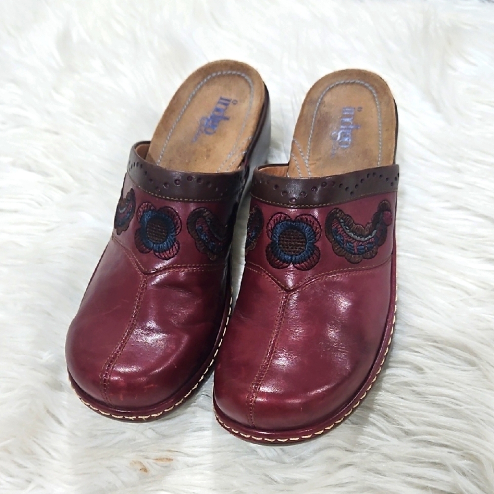 Stylish Women's Leather Clogs - Burgundy by Indigo Clarks Size 9